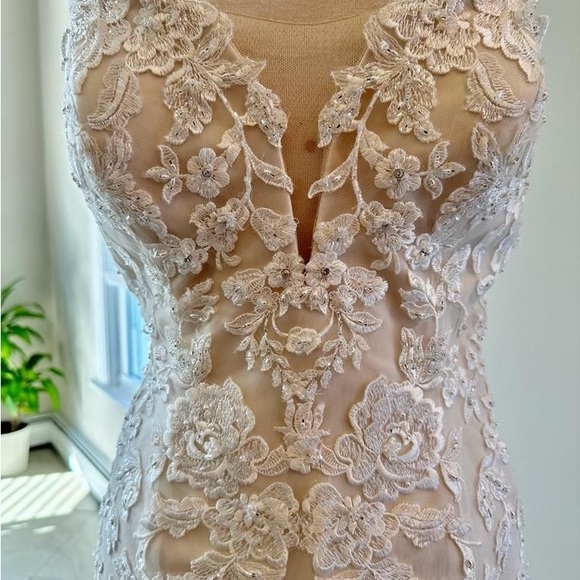 Wedding Dress - Picture 6 of 8